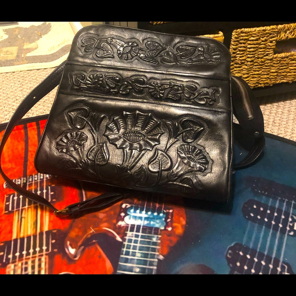 🧚🏻‍♀️Vintage Avelar’s HandEmbossed Leather Purse